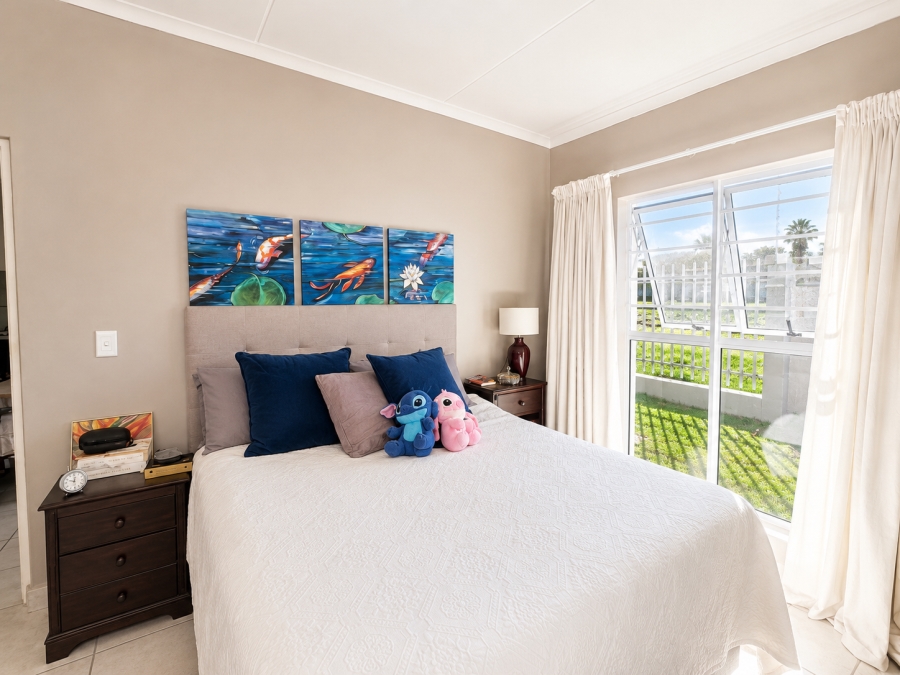 To Let 2 Bedroom Property for Rent in Protea Heights Western Cape